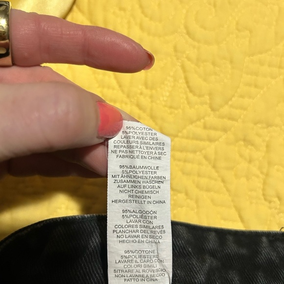 Pretty Little Thing Mom Jeans - Picture 5 of 6